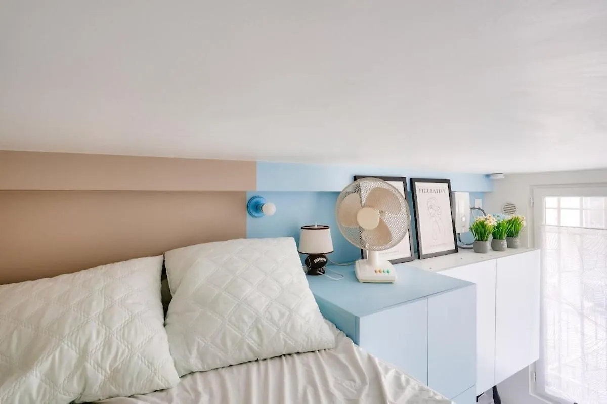 Renovated Studio In The Heart Of The Marais location